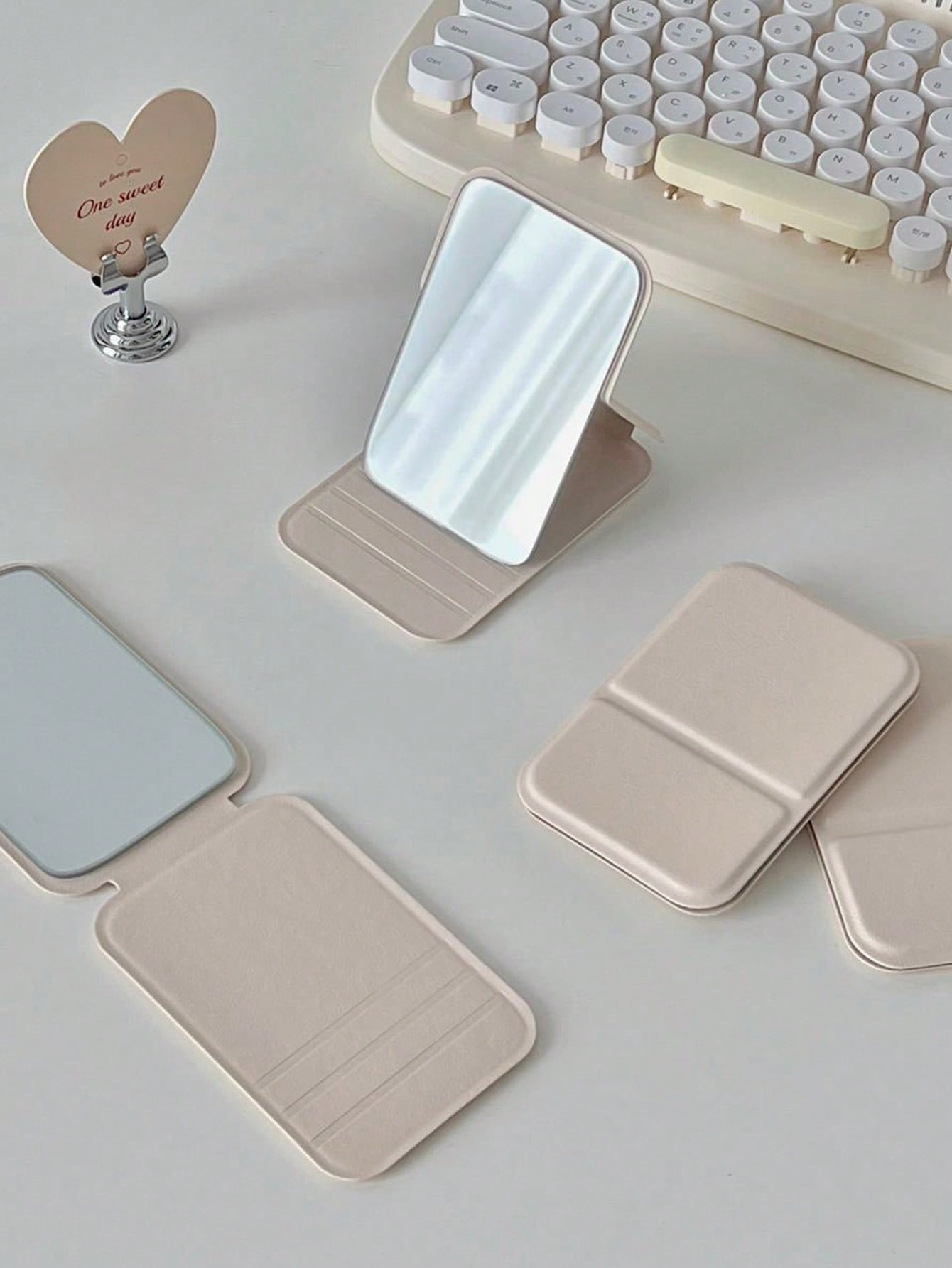 Portable Folding Mini Makeup M - Beauty & Makeup Katia Di Paola recension och pris